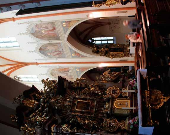 celkově zbavil kostel zvenčí většiny barokních prvků. Nejcennějším pokladem kostela je gotický obraz Madony svatoštěpánské, půvabná desková malba z druhé poloviny 15.