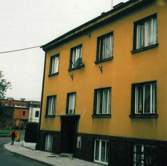 Třebechovické Haló 13 V roce 1910 tu bydlel majitel bednářství Jan Kudláček s manželkou Annou a dcerou Marií, holič Antonín Šindelář s manželkou Marií a syny Antonínem a Josefem.