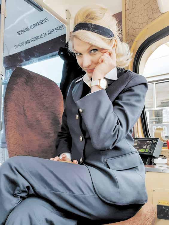 ROZHOVOR Připravila: Magdaléna Krajmerová foto: archiv Karolíny Hubkové Přiznám se, že jsem si myslela, že když někdo udělá autoškolu na tramvaje, může řídit jakoukoli, je velký rozdíl v jejich
