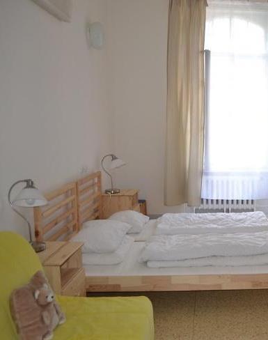 Zlepšování kvality života onkologických pacientů (I/IV) Zlepšování kvality života probíhá ve dvou rovinách. Aktivity v rámci onkologické léčby a aktivity po jejím ukončení.