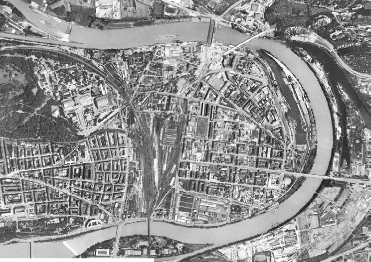 Už v roce 1956 vznikl projekt na výstavbu tzv. Holešovické přeložky.