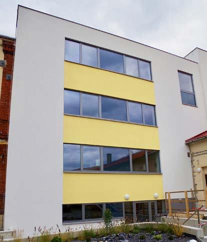 BESKYDSKÁ STAVEBNÍ 10 Čtyřpodlažní budova (tři nadzemní a jedno podzemní podlaží) znatelně zlepší komfort uživatelů a zaměstnancům usnadní jejich náročnou práci.