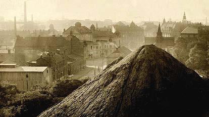 V roce 1911 byla halda již tak vysoká, že úzkokolejku musela nahradit lanovka.