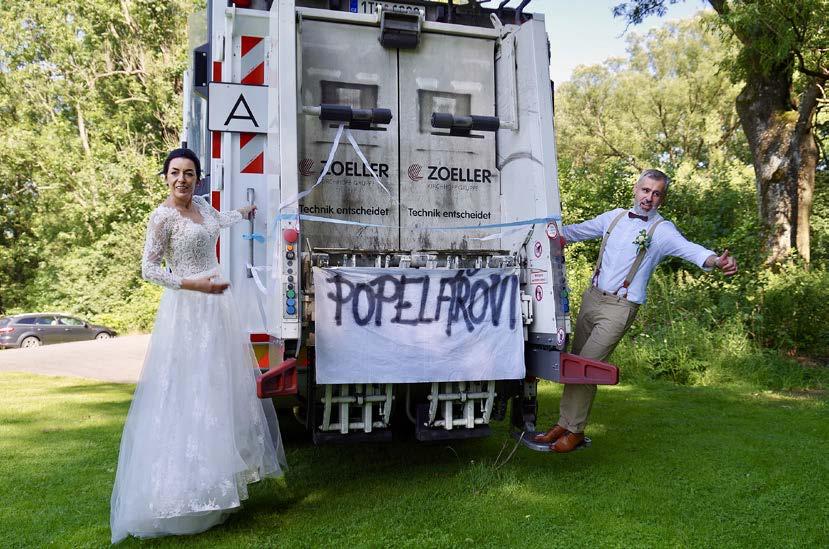 Po obřadu absolvoval i krátkou projížďku se svou novomanželkou, nyní již Kateřinou Popelářovou.