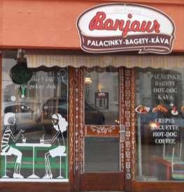 jasnej línie stereotypných kultúrnych i jazykových konotácií a jednoznačne súvisí s oblasťou módy, oblečenia, šperkov príp. aj gastronómie (Lauková Molnárová, 2020, s. 108).