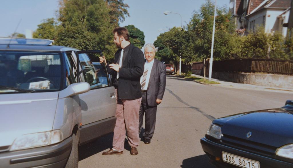AEQUITAS Čtvrtletník vydává Nejvyšší soud 16 Antonín Uhlíř, 10. září 1993, stěhování Nejvyššího soudu z Prahy na Burešovu ulici č. 20 v Brně. předseda soudu.
