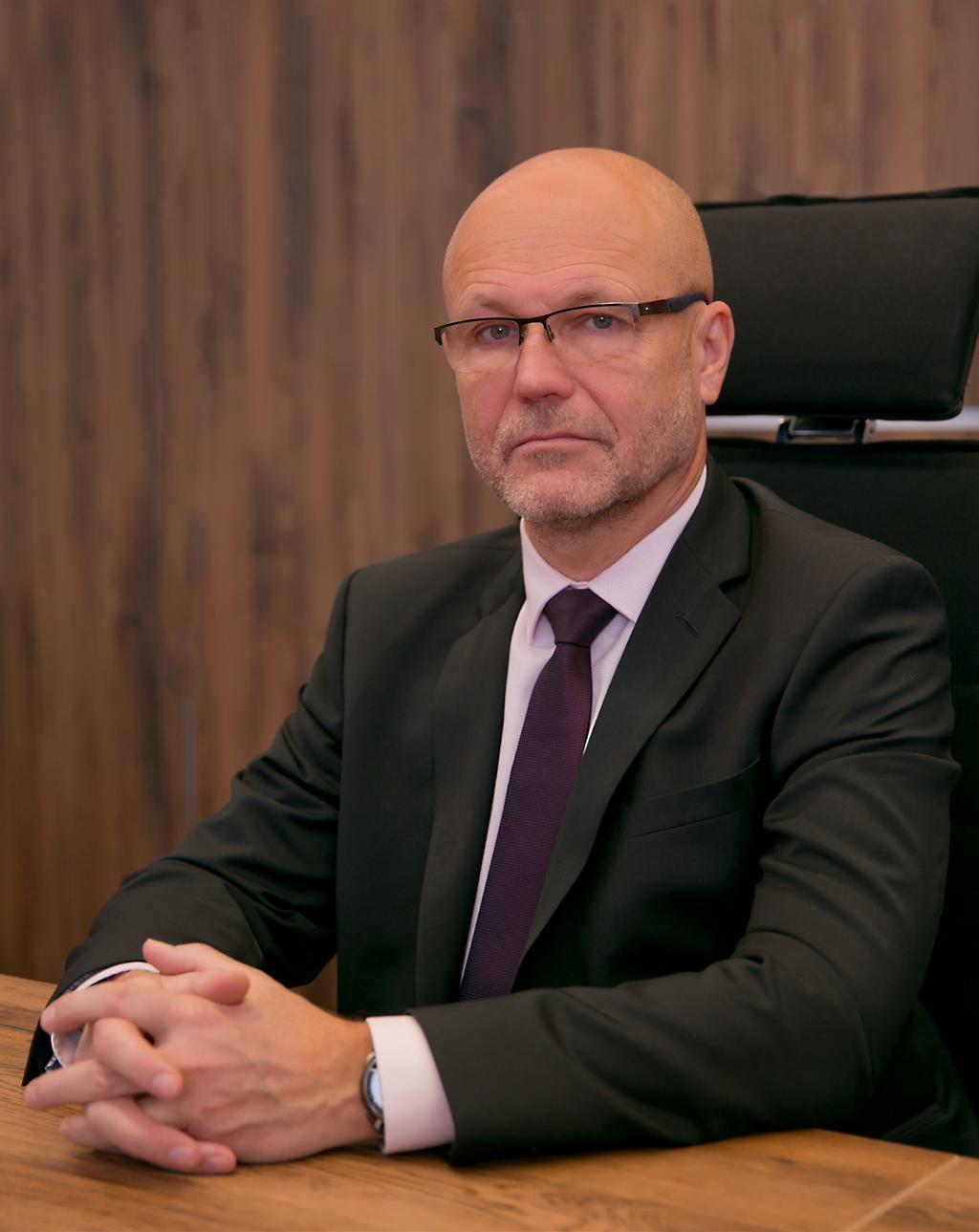 AEQUITAS Čtvrtletník vydává Nejvyšší soud 1 ÚVODNÍ SLOVO předsedy Nejvyššího soudu Na konci roku se sluší bilancovat. Je to obvyklé, logické a tak trochu se to předpokládá.