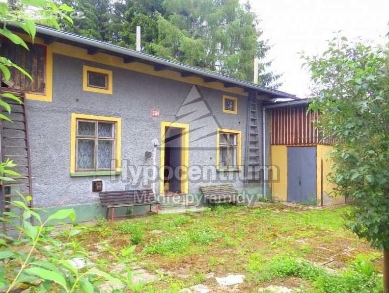 10) Rodinný dům Nabídková cena: 1 400 000 Kč Lokalita: V Zahrádkách, Dvůr Králové nad Labem Stavba: Cihlová Poloha domu: Samostatný Podlaží: 1 podzemní Plocha zastavěná: 290 m2 Plocha podlahová: 129