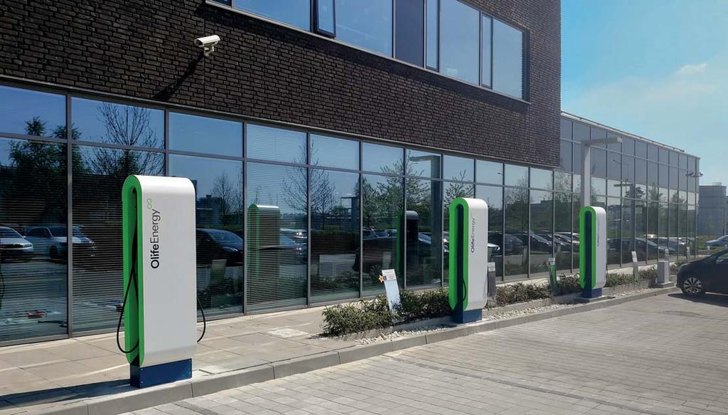 zelené & čisté Jak efektivně nabíjet flotilu elektromobilů? Foto: archiv OlifeEnergy Možnost efektivního nabíjení přímo ve vaší firmě je základem pro úspěšné fungování elektrické flotily.