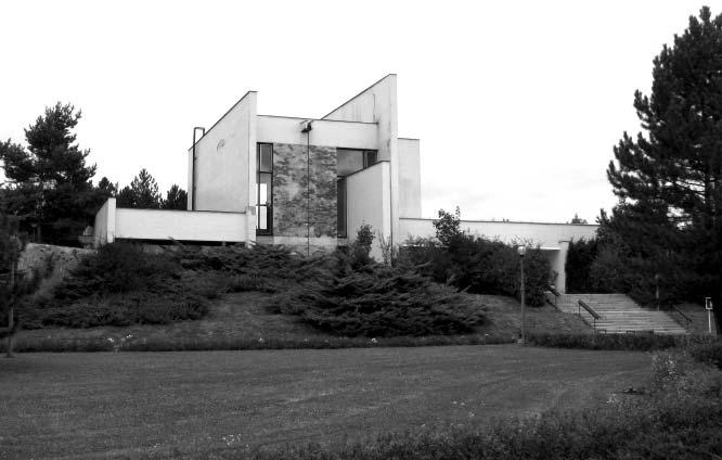V žáru lásky se život započal... 583 Krematorium v Šumperku z roku 1979 projektoval tehdy proskribovaný architekt Petr Brauner (foto Zdeněk R.