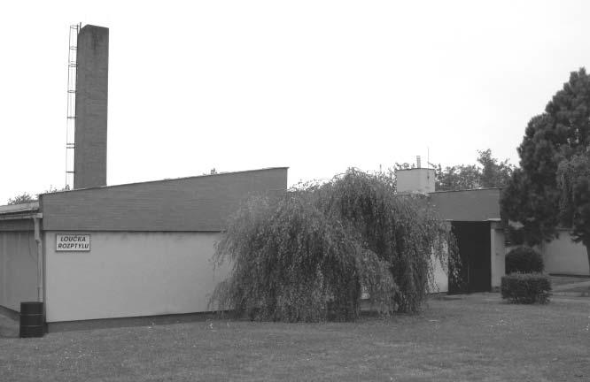 V žáru lásky se život započal... 601 Továrna na spalování mrtvol : krematorium v Mělníku z roku 1985 podle návrhu architekta J. Kosíka (foto Zdeněk R.