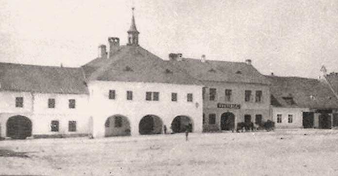 Fryštácká farnost je doložena již roku 1480. V dobách husitských ovládli Fryšták i hrad Lukov přechodně přívrženci kalicha, ve druhé polovině 15.