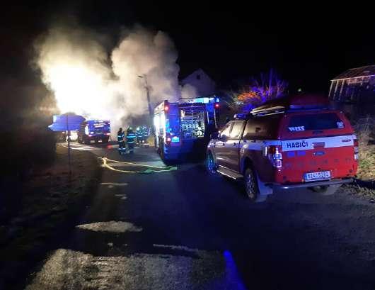 č. 97 2021 / 1 HALENKOVICKÝ ZPRAVODAJ Pokračování ze strany 44. 25. březen O půl druhé v noci byl vyhlášen požár v Halenkovicích.