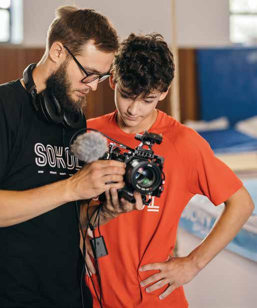 , jehož členem je třeba i David Jessen, účastník OH v Riu de Janieru. Seriál #cvičímsesokolem se na jaře stal nejúspěšnější sérií metodických videí mezi českými sportovními organizacemi.