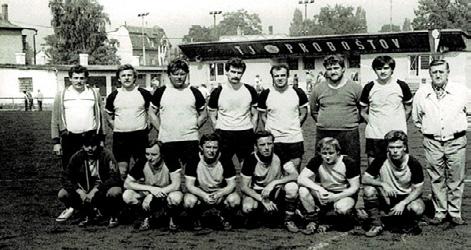 Osmdesátá léta se řadí mezi roky velmi dobré práce s mládeží. Vedoucím mládežnického fotbalu byl Karel Sieber a J. Mára. Postupně je střídali: Jan Škvor, Šárovec, Zd. Bůžek, Hrabec ml., Zd. Křížek, Vejražka, Fridrichovský.