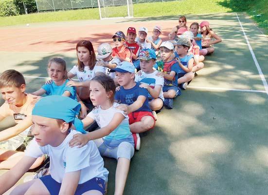 Hitem letošního léta bylo zdobení triček speciální metodou Flying colours, vytváření obrázků z barevného písku a foukání obřích bublin.