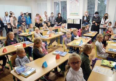 V rámci této spolupráce umožňuje škola Ambrozii konání týdenních vzdělávacích kurzů pro děti z Vratimova a okolí, které organizačně zajišťují vysokoškolsky vzdělaní pedagogové, zdravotníci a