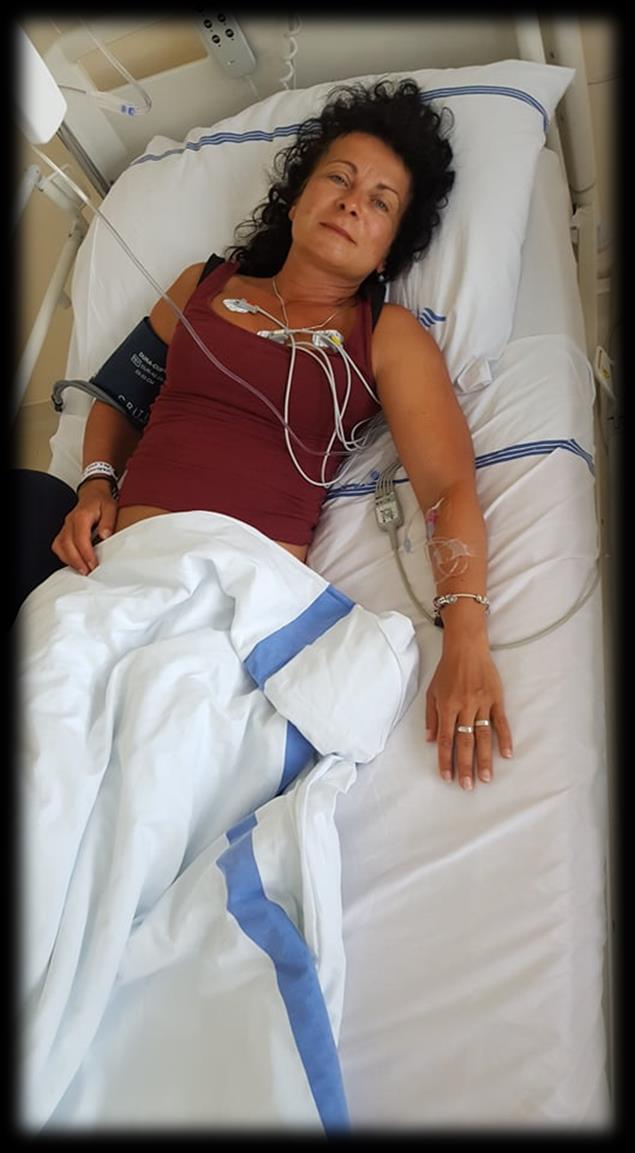 si přála HNED UMŘÍT! Diagnóza krvácení do mozku. Měsíc v nemocnici, komplikace, 10 dnů na JIPce, plno nepříjemných procedur. Žádný pohyb, ani sedět.