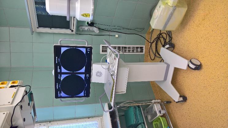 Operační C-rameno pro každodenní použití v klinickém prostředí pro skiaskopii a skiagrafii v diagnostických a chirurgických aplikacích.
