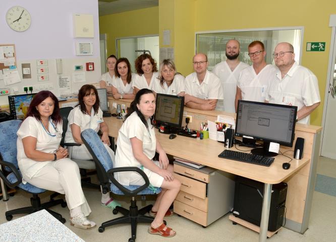 Oddělení praktických lékařů (OPL) Primář: Staniční sestra: MUDr. Ivana Bogrová, Ph.D. Jaroslava Kravalová Oddělení praktických lékařů je ve Fakultní nemocnici u sv.
