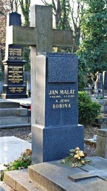 Příloha P: Pomník Jana Maláta na hřbitově v Malvazinkách 128 Příloha Q: Pamětní deska ve
