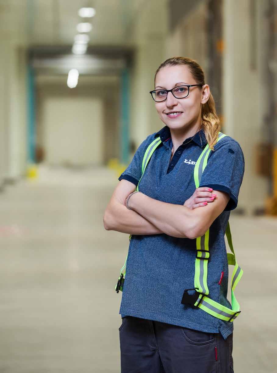 LC BUŠTĚHRAD Buštěhradští se představují LC BUŠTĚHRAD VERONIKA KOTROUŠOVÁ: JEŽDĚNÍ S VOZÍKEM JE ZÁBAVA MAREK TUHÁČEK: JSEM NADŠENÝ Z POZITIVNÍCH LIDÍ V LIDLU Pozice: kompletářka Kompletáři jsou vůbec