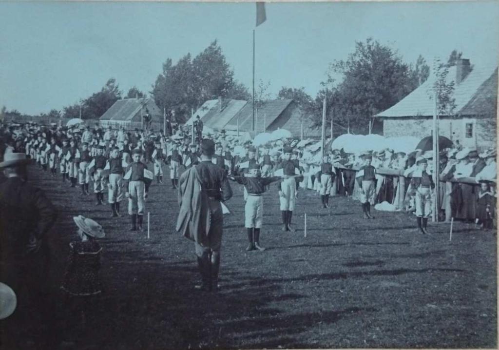Obrázek 3 Sokolská slavnost Na tržišti v Pacově roku 1913, konaná v rámci župního sletu.  Obrázek 2.