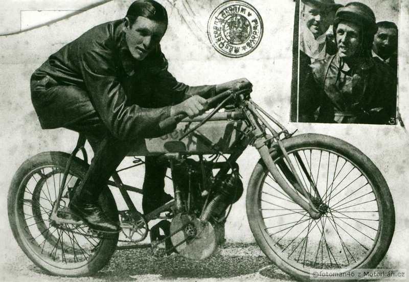 Obrázek 8. Eduard Nikodém na stroji značky Puch, při závodě III.