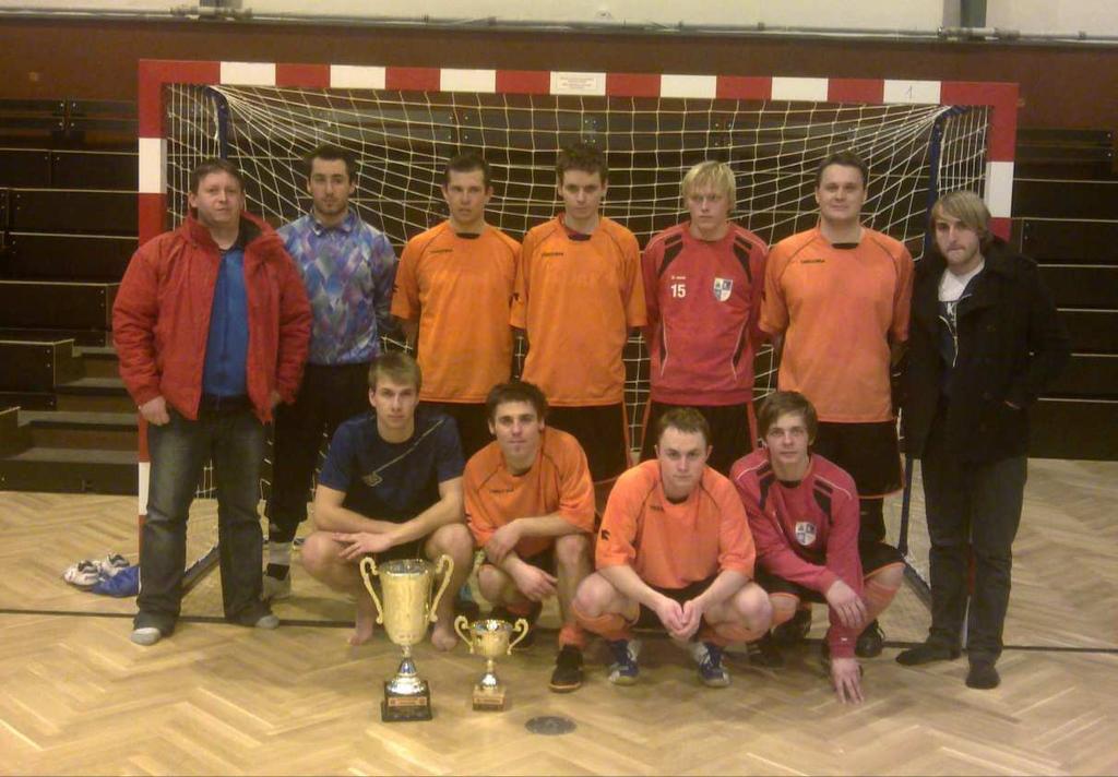 Obrázek 18. Futsalový tým Jatka Pacov v sezoně 2012/2013. Horní řada (zleva): Gavrecký P., Kalina J., Přibyl J., Miskai P., Kerouš M., Lakomý Z., Vlk J.
