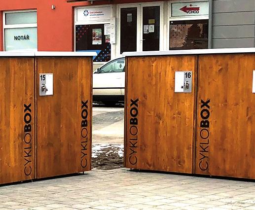 Kolejnice nebo podlážka Uvnitř boxu