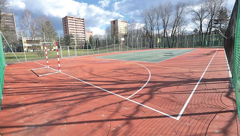 8 REPORTÁŽE AKTUALITY BOHUMÍNSKÉ MĚSTSKÉ NOVINY Hřiště pod širým nebem mohou ožívat Kalendářní jaro ještě nezačalo, ale to sportovní ano.