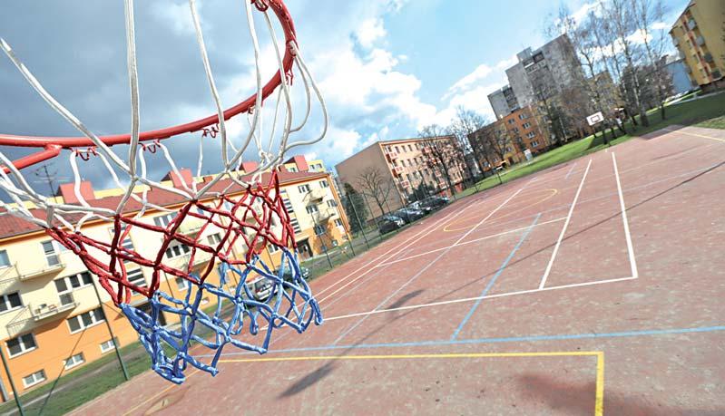 Nové sportoviště bude přístupné denně od 8 do 21 hodin. Areál uprostřed sídliště je oplocený a uzamykatelný. Bude totiž pod dohledem vybraného správce.