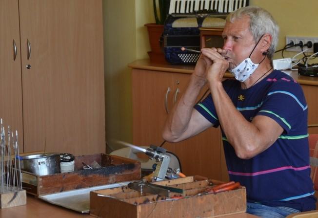 Nečase a p. Jirana 21. 7. Výlet do dílny pí L. Limové ve Smilovicích u Týna nad Vltavou 22. 7. Procházka skupinky po Vodňanech 23. 7. Posezení v altánu při hře Člověče, nezlob se!