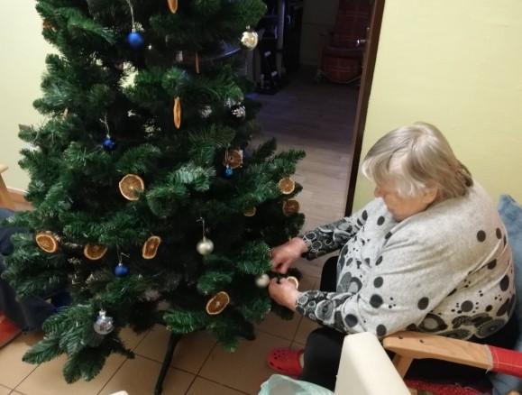 Michač předání darů 8. 12. Zapojení do projektu Ježíškova vnoučata senioři staré budovy předání daru 14. 12. Roznáška přání k vánocům od dětí ze ZŠ po pokojích 14.