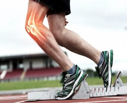 1.1.4. Pohyby v kolenním kloubu Biomechanika Základní postavení kolenního kloubu je nulová flexe, ze které je možné provést ještě malý extenční pohyb v rozsahu 5.