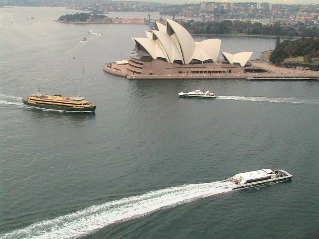 Opera v Sydney (v