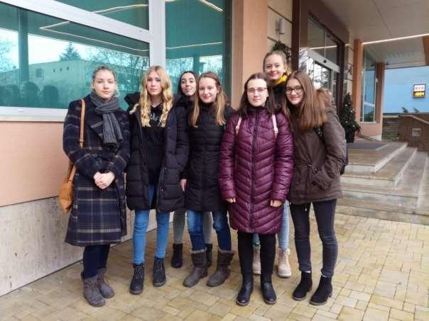 Aktivity pro rozvoj nadání: KET for schools V sobotu 14.12.2019 sedm žákyň z 9.A skládalo v Brně mezinárodní jazykovou zkoušku v angličtině KET FOR SCHOOLS.
