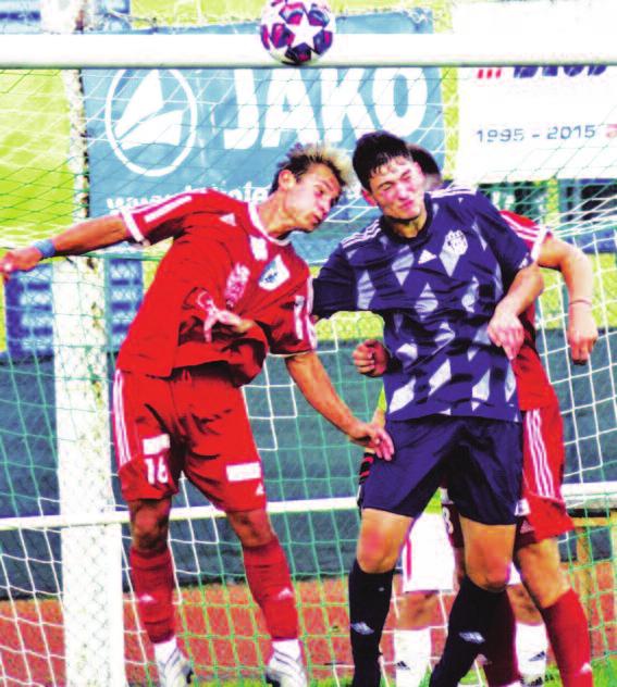 mladý sudí Patrik Šťastný (vlevo) a zkušený