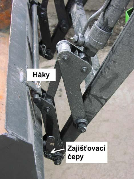 5.5. Připojení/odpojení adapteru Adaptery se připojují na zařízení pro montáž pracovního nástroje.