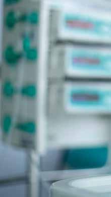 22 DEZINFEKCE A HYGIENA Dezinfekce povrchů v blízkosti pacienta Dezinfekce povrchů, se kterými pacient nebo personál přichází často do kontaktu, patří mezi nejdůležitější opatření pro zastavení