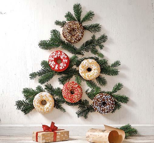 Zakomponujte donuty do adventního věnce, bude jedinečný.