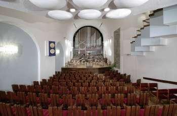 událostí.