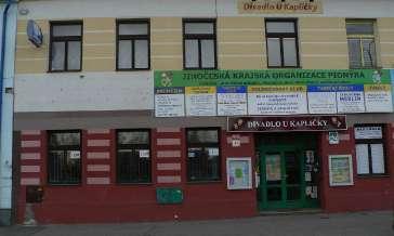 j víceúčelový komplex budov, hrají se zde větší představení