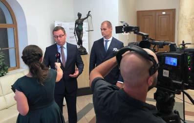 NCOZ V ROCE 22.07. Nejvyšší státní zástupce Pavel Zeman a ředitel NCOZ Jiří Mazánek představili analýzu odčerpávání výnosů z trestné činnosti.