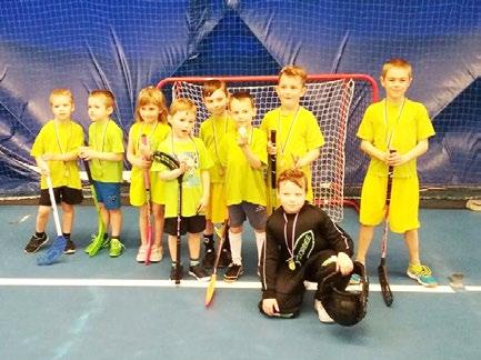 strana 19 LEKNÍN Zpravodaj pro občany Heřmanoměstecka RUBRIKA: Představujeme sporty v Heřmanově Městci FLORBAL Florbal je kolektivní halový sport, který se podobá pozemnímu a lednímu hokeji.