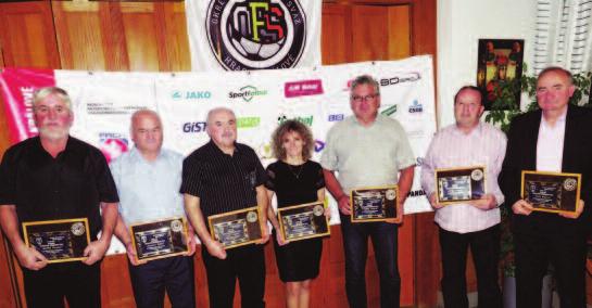 OKRESNÍ FOTBAL Královéhradecko OCENĚNÍ: Připomeňte si Osobnosti OFS Hradec Králové Okresní fotbalový svaz Hradec Králové každoročně pravidelně vyhlašuje prestižní anketu "Osobnosti OFS Hradec