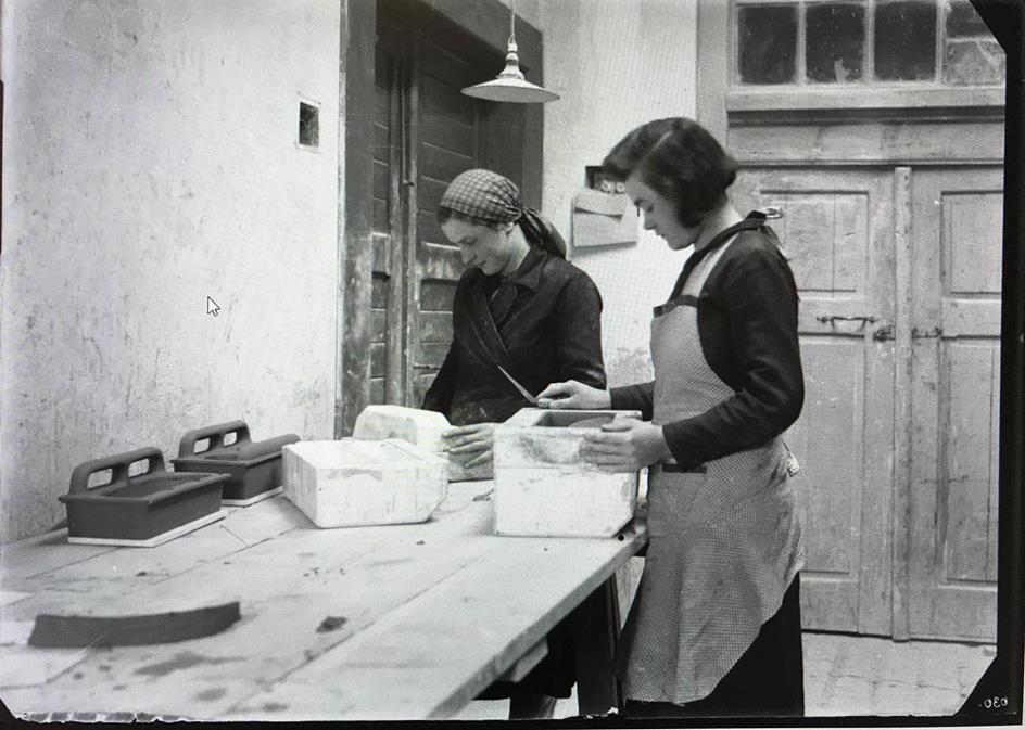 Fotografie č. 8 Pohled na pracující ženy.