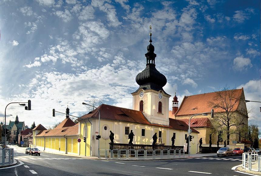 A. ANALYTICKÁ ČÁST STRATEGICKÉHO PLÁNU ROZVOJE MĚSTA RUMBURK A.1. CHARAKTERISTIKA MĚSTA A.1.1. ÚZEMÍ Rumburk se stal městem roku 1377, první písemná zpráva o něm pochází již z roku 1298).