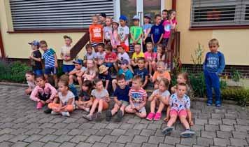na prvňáky, stužkování dětí, předání dárečků od učitelek i zástupců města proběhl slavnostní slib a přípitek dětí se starostkou, místostarostou i