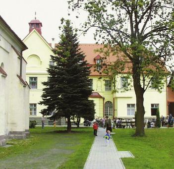 Významné a zajímavé skupiny a řady staveb STAVEBNICTVÍ A ARCHITEKTURA (značky a indexy v mapě hnědou barvou) 1 Centrální zóna města /L 9/ 2 Bývalá jatka a lázně z r.